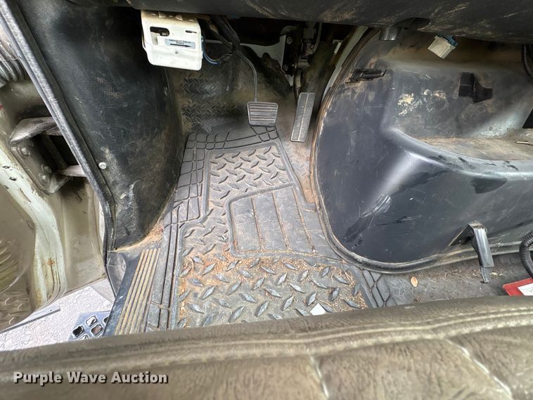 image for item YA1967 2007 Chevrolet C7500 cable placer bucket truck