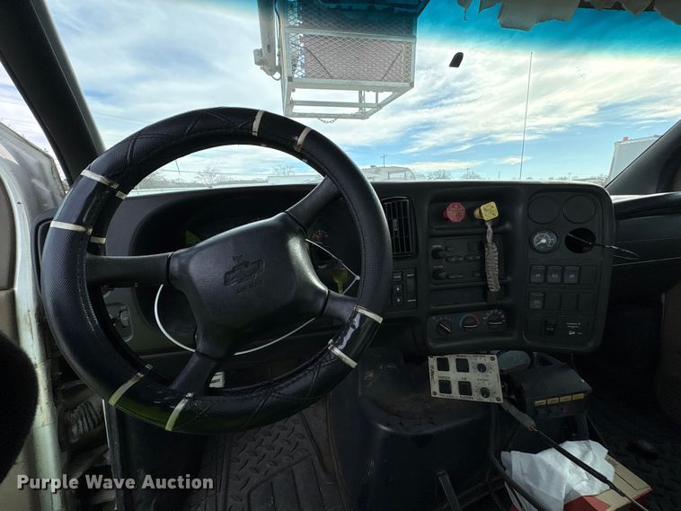 image for item YA1967 2007 Chevrolet C7500 cable placer bucket truck