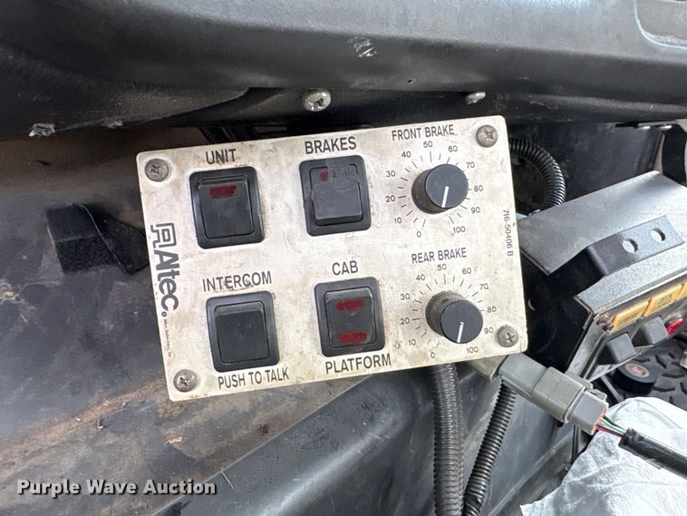 image for item YA1967 2007 Chevrolet C7500 cable placer bucket truck