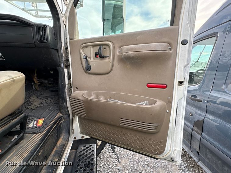 image for item YA1967 2007 Chevrolet C7500 cable placer bucket truck