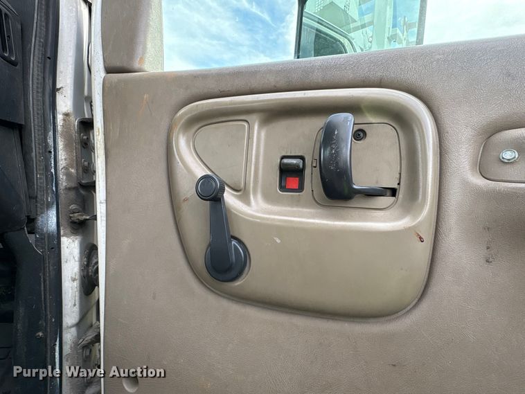 image for item YA1967 2007 Chevrolet C7500 cable placer bucket truck