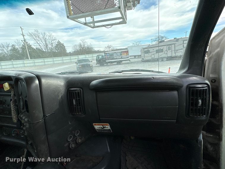 image for item YA1967 2007 Chevrolet C7500 cable placer bucket truck