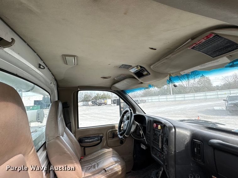 image for item YA1967 2007 Chevrolet C7500 cable placer bucket truck