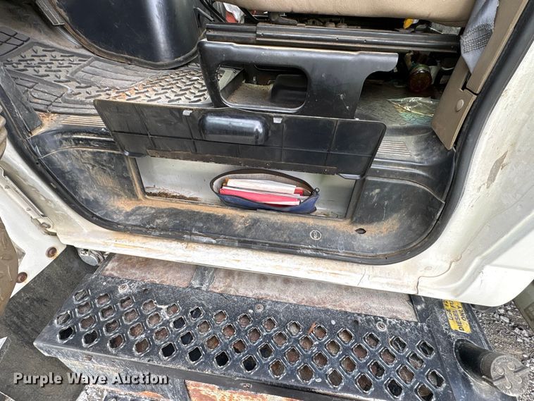 image for item YA1967 2007 Chevrolet C7500 cable placer bucket truck