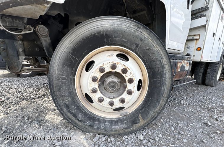 image for item YA1967 2007 Chevrolet C7500 cable placer bucket truck