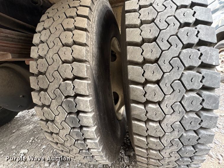 image for item YA1967 2007 Chevrolet C7500 cable placer bucket truck