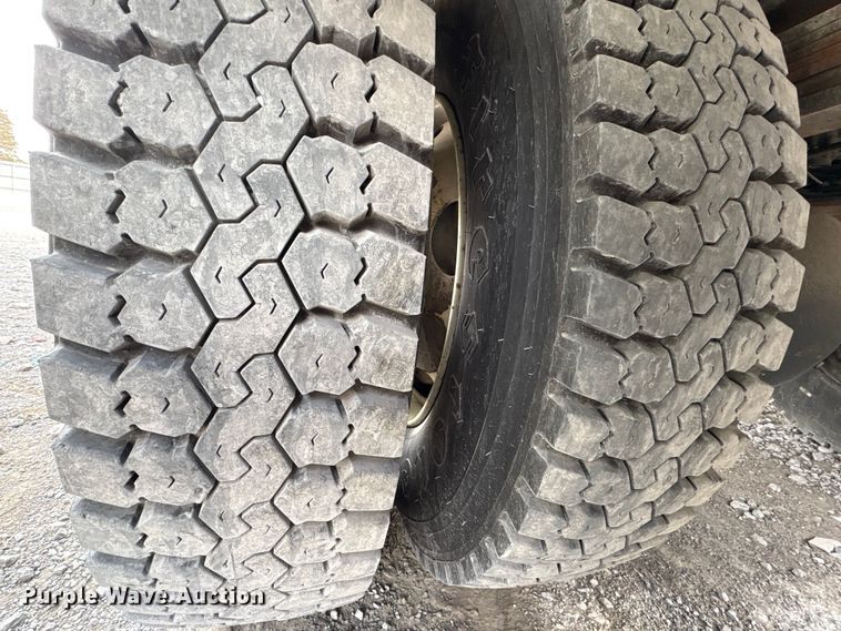 image for item YA1967 2007 Chevrolet C7500 cable placer bucket truck