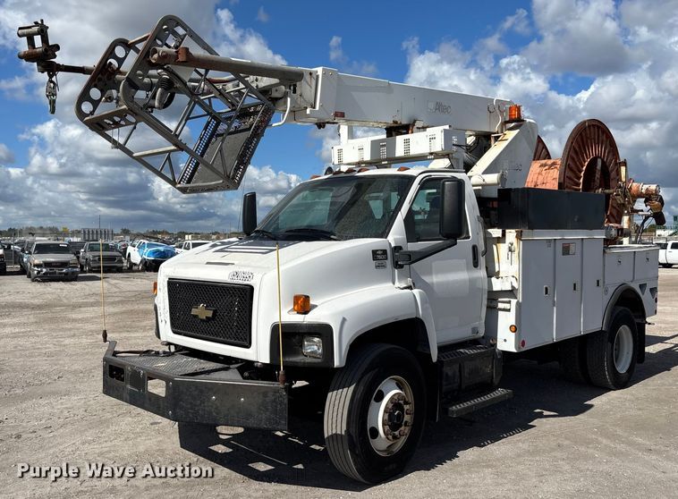 image for item YA1968 2007 Chevrolet C7500 cable placer bucket truck
