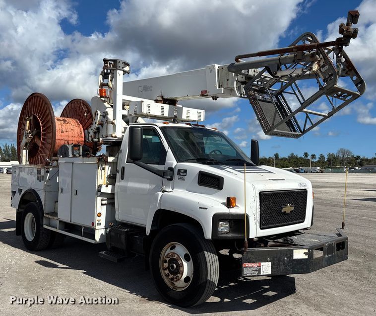 image for item YA1968 2007 Chevrolet C7500 cable placer bucket truck