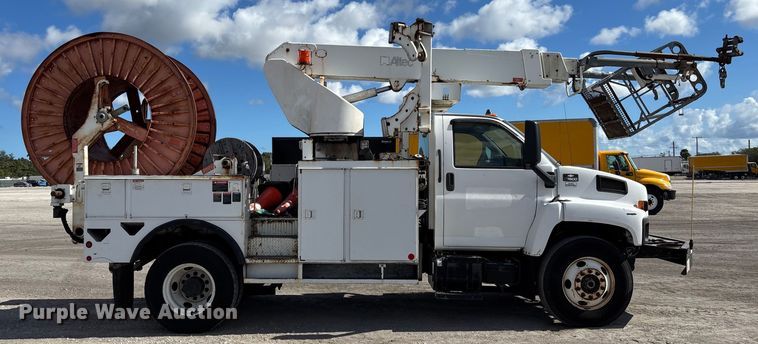 image for item YA1968 2007 Chevrolet C7500 cable placer bucket truck