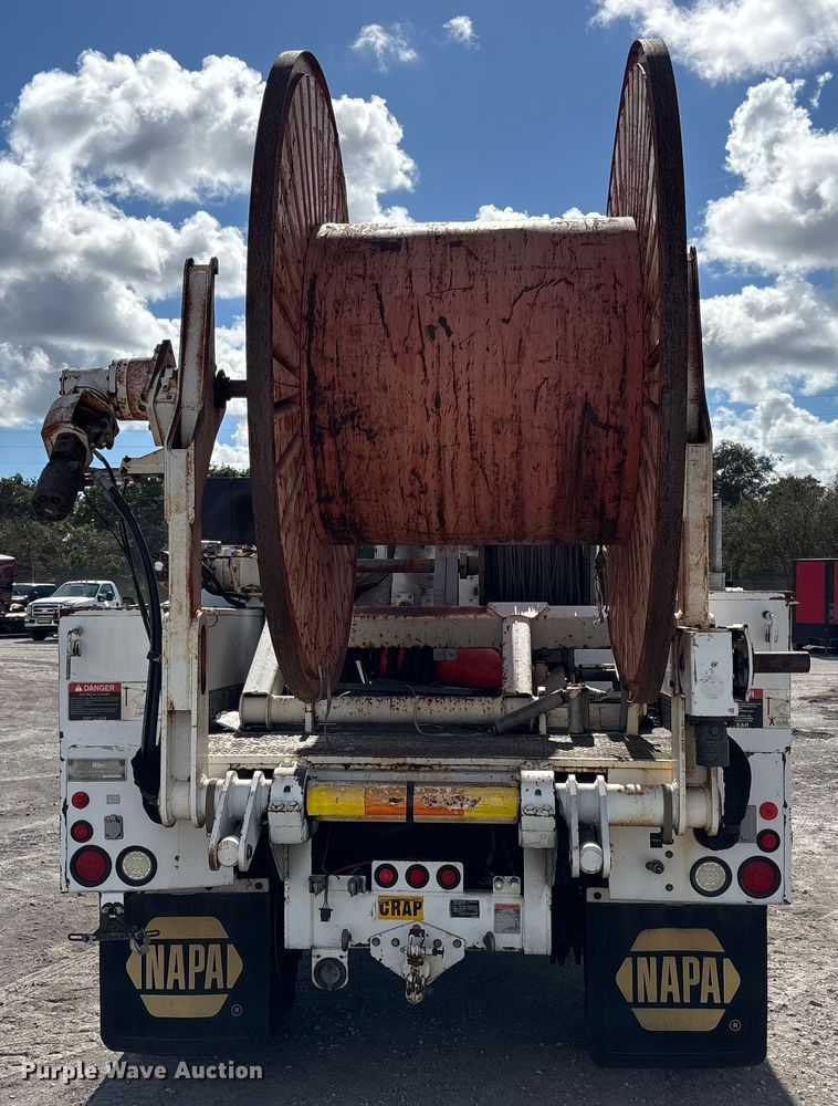 image for item YA1968 2007 Chevrolet C7500 cable placer bucket truck