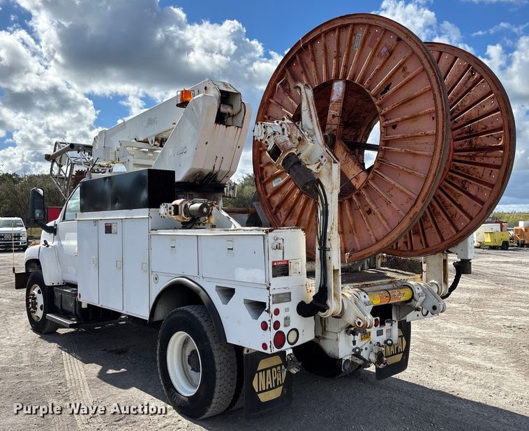 image for item YA1968 2007 Chevrolet C7500 cable placer bucket truck