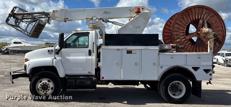 image for item YA1968 2007 Chevrolet C7500 cable placer bucket truck