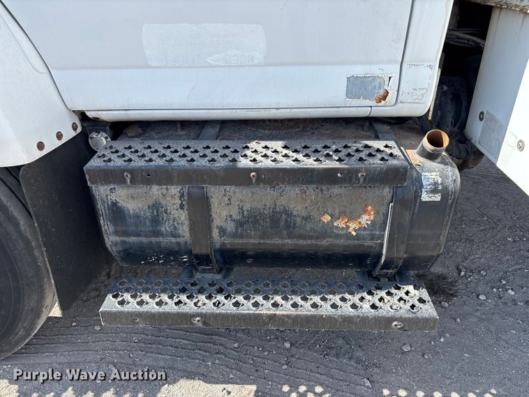 image for item YA1968 2007 Chevrolet C7500 cable placer bucket truck