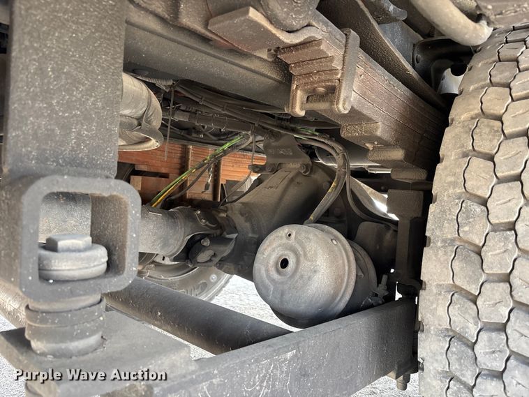 image for item YA1968 2007 Chevrolet C7500 cable placer bucket truck