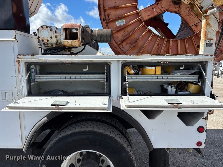 image for item YA1968 2007 Chevrolet C7500 cable placer bucket truck