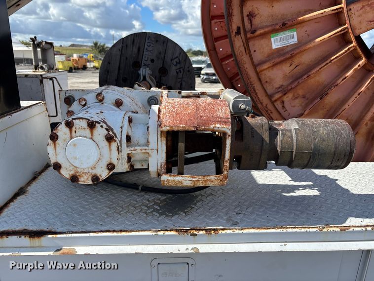 image for item YA1968 2007 Chevrolet C7500 cable placer bucket truck