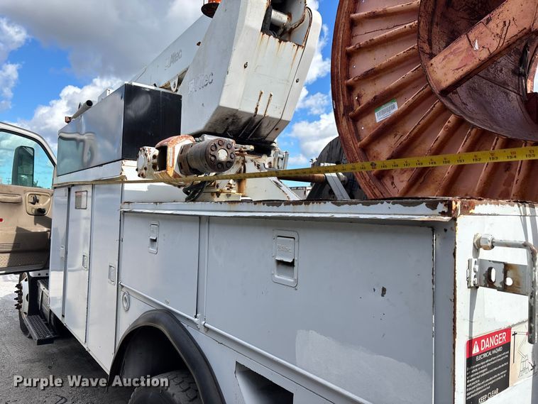 image for item YA1968 2007 Chevrolet C7500 cable placer bucket truck