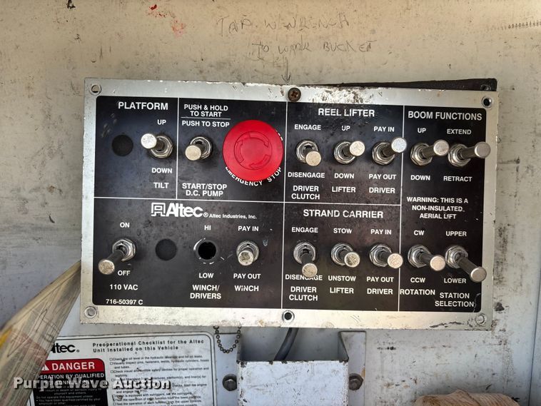 image for item YA1968 2007 Chevrolet C7500 cable placer bucket truck