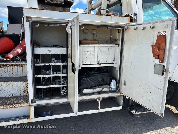 image for item YA1968 2007 Chevrolet C7500 cable placer bucket truck