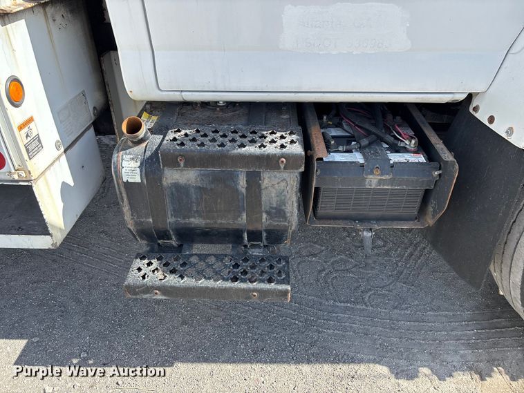 image for item YA1968 2007 Chevrolet C7500 cable placer bucket truck