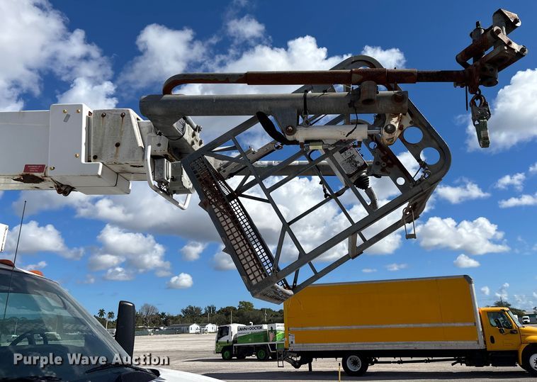 image for item YA1968 2007 Chevrolet C7500 cable placer bucket truck