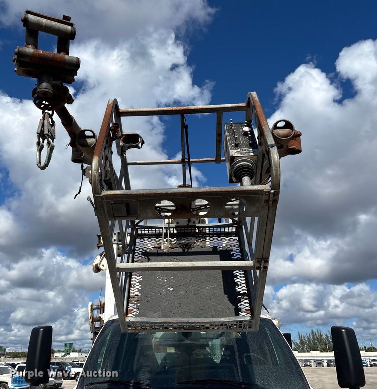 image for item YA1968 2007 Chevrolet C7500 cable placer bucket truck