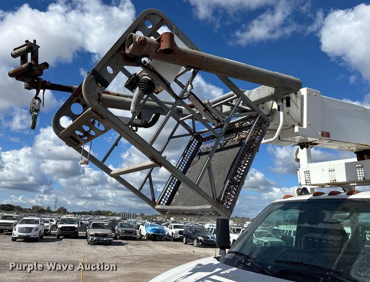 image for item YA1968 2007 Chevrolet C7500 cable placer bucket truck