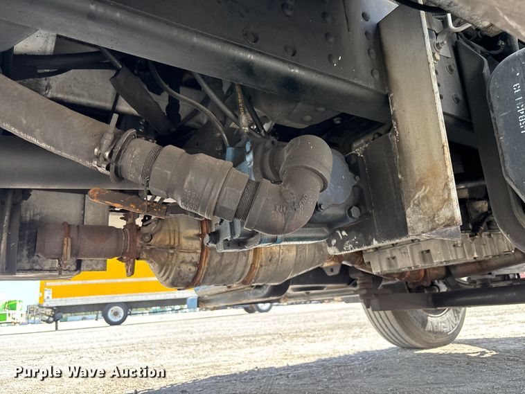 image for item YA1968 2007 Chevrolet C7500 cable placer bucket truck