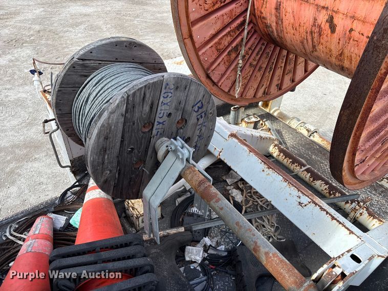 image for item YA1968 2007 Chevrolet C7500 cable placer bucket truck