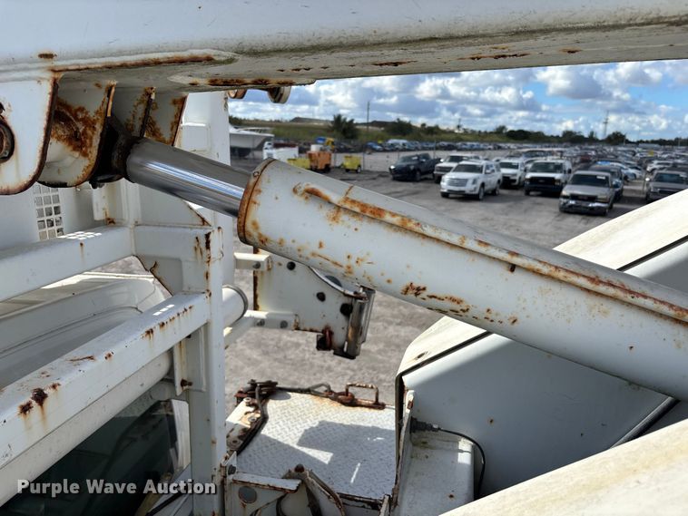 image for item YA1968 2007 Chevrolet C7500 cable placer bucket truck