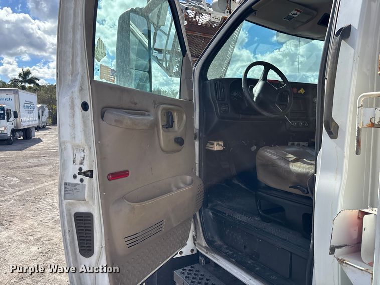 image for item YA1968 2007 Chevrolet C7500 cable placer bucket truck