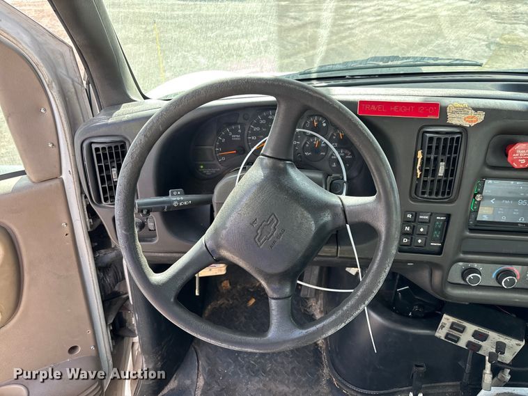 image for item YA1968 2007 Chevrolet C7500 cable placer bucket truck