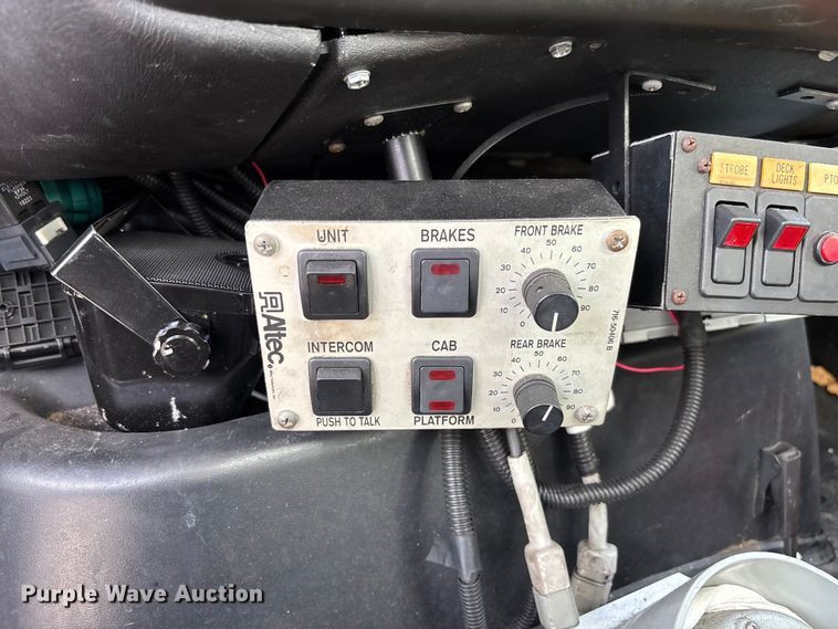 image for item YA1968 2007 Chevrolet C7500 cable placer bucket truck