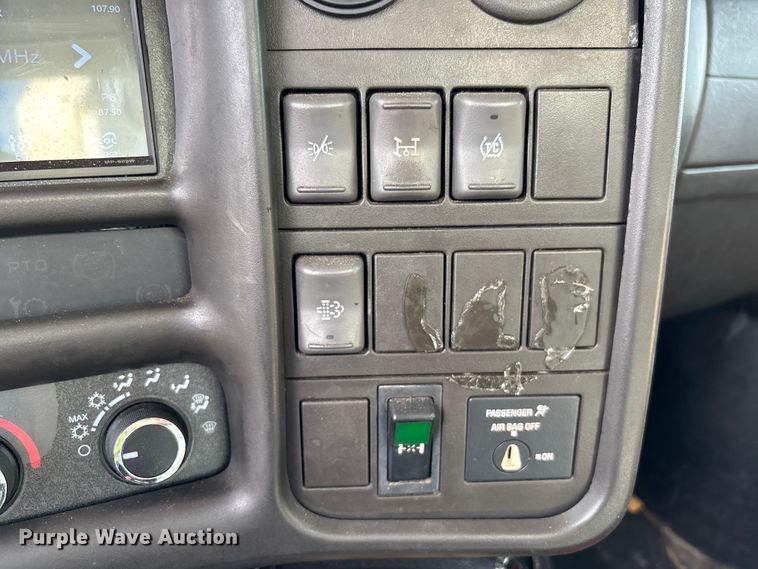 image for item YA1968 2007 Chevrolet C7500 cable placer bucket truck