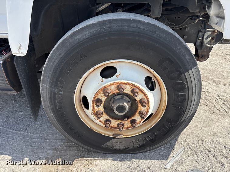 image for item YA1968 2007 Chevrolet C7500 cable placer bucket truck