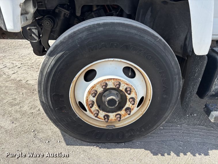 image for item YA1968 2007 Chevrolet C7500 cable placer bucket truck