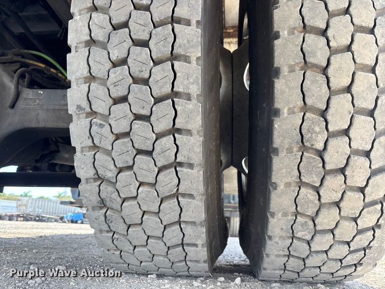 image for item YA1968 2007 Chevrolet C7500 cable placer bucket truck