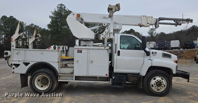 image for item YA1976 2007 Chevrolet C7500 cable placer bucket truck