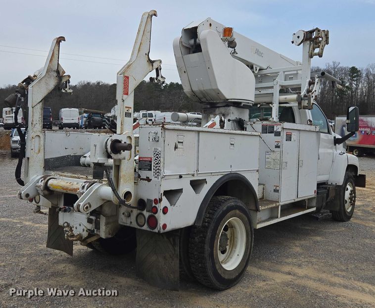 image for item YA1976 2007 Chevrolet C7500 cable placer bucket truck