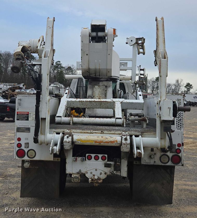 image for item YA1976 2007 Chevrolet C7500 cable placer bucket truck