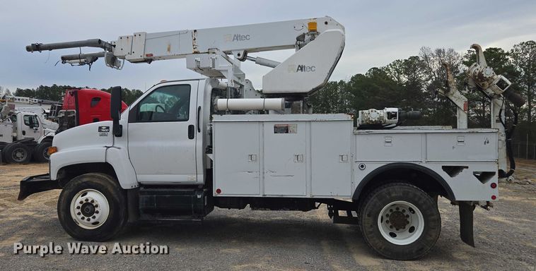 image for item YA1976 2007 Chevrolet C7500 cable placer bucket truck