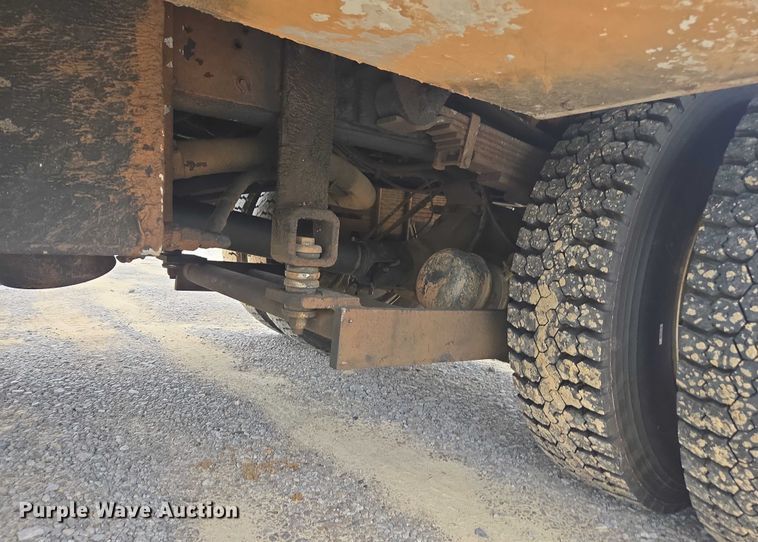 image for item YA1976 2007 Chevrolet C7500 cable placer bucket truck