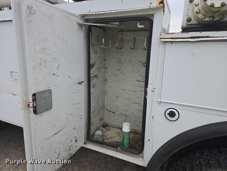 image for item YA1976 2007 Chevrolet C7500 cable placer bucket truck