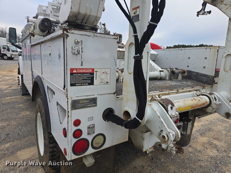 image for item YA1976 2007 Chevrolet C7500 cable placer bucket truck