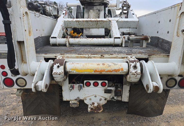 image for item YA1976 2007 Chevrolet C7500 cable placer bucket truck