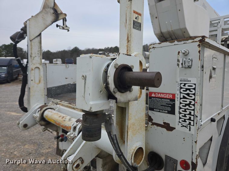 image for item YA1976 2007 Chevrolet C7500 cable placer bucket truck
