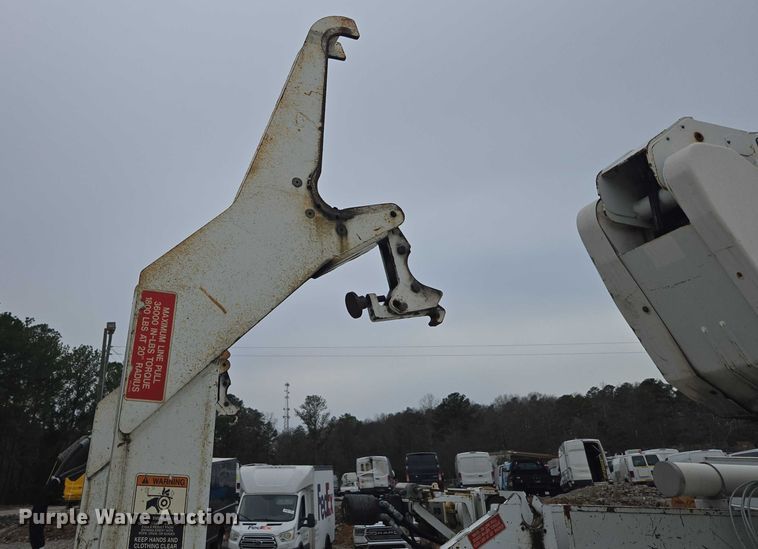 image for item YA1976 2007 Chevrolet C7500 cable placer bucket truck