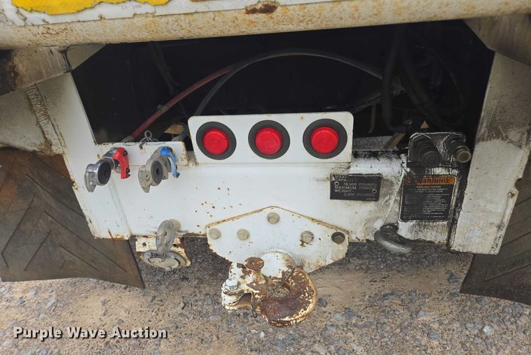 image for item YA1976 2007 Chevrolet C7500 cable placer bucket truck