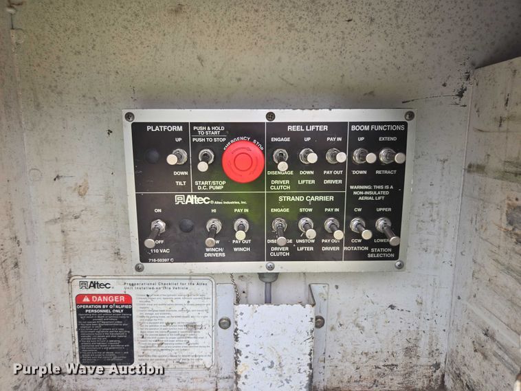 image for item YA1976 2007 Chevrolet C7500 cable placer bucket truck